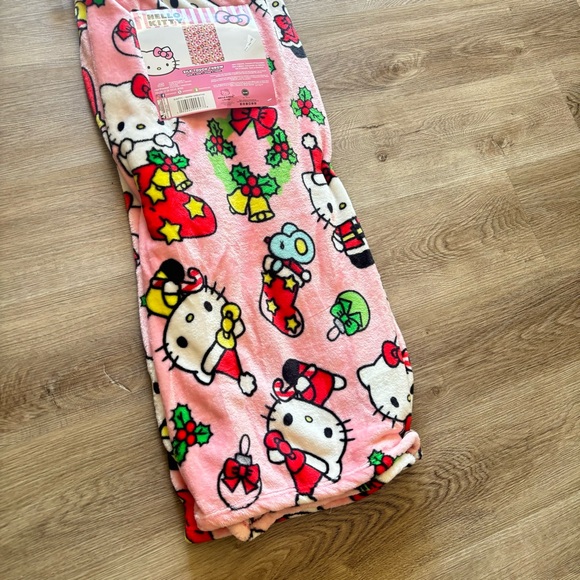 NWT Hello Kitty Pink Christmas Blankey Throw - Picture 5 of 5